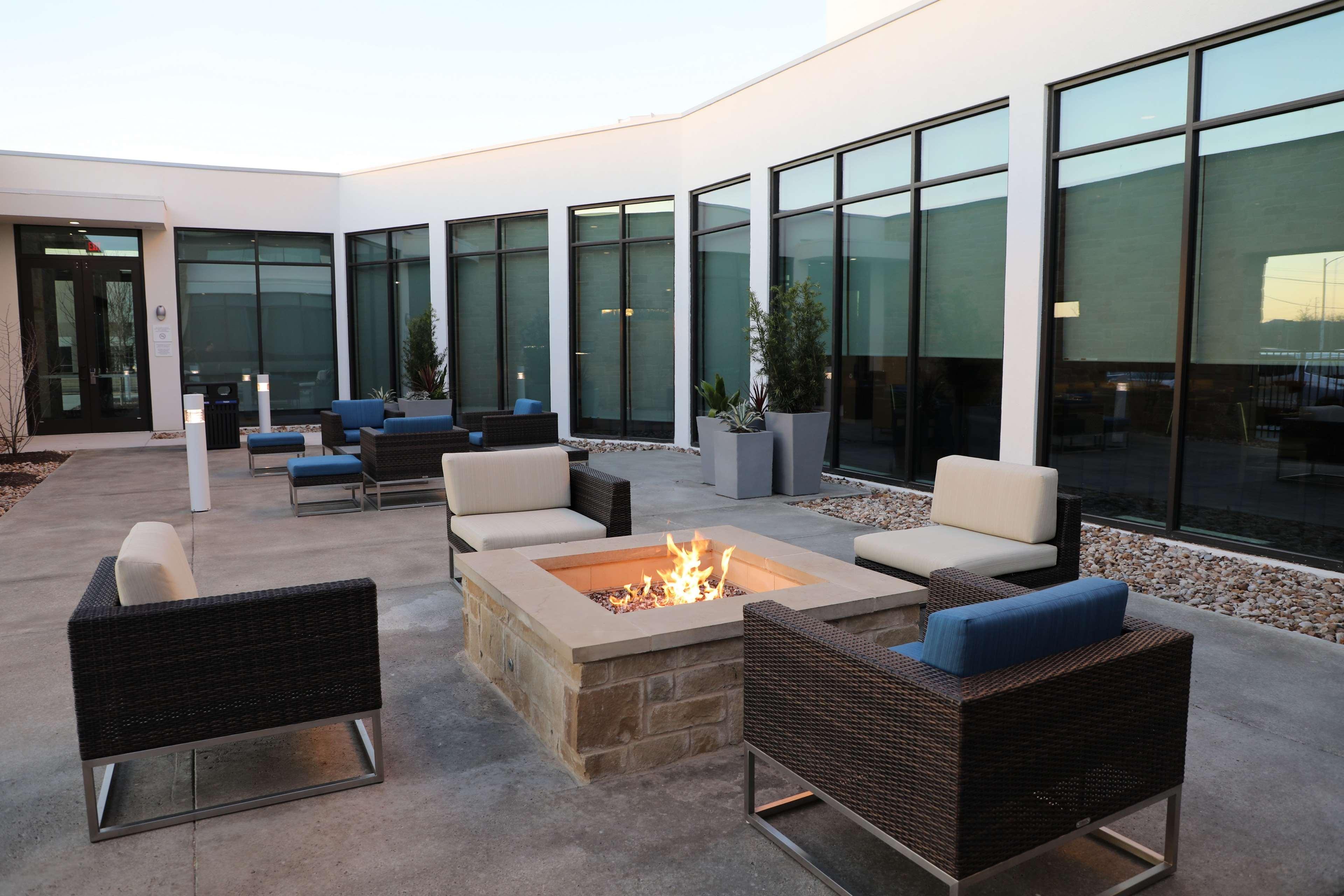 Hilton Garden Inn Austin Airport Exterior foto